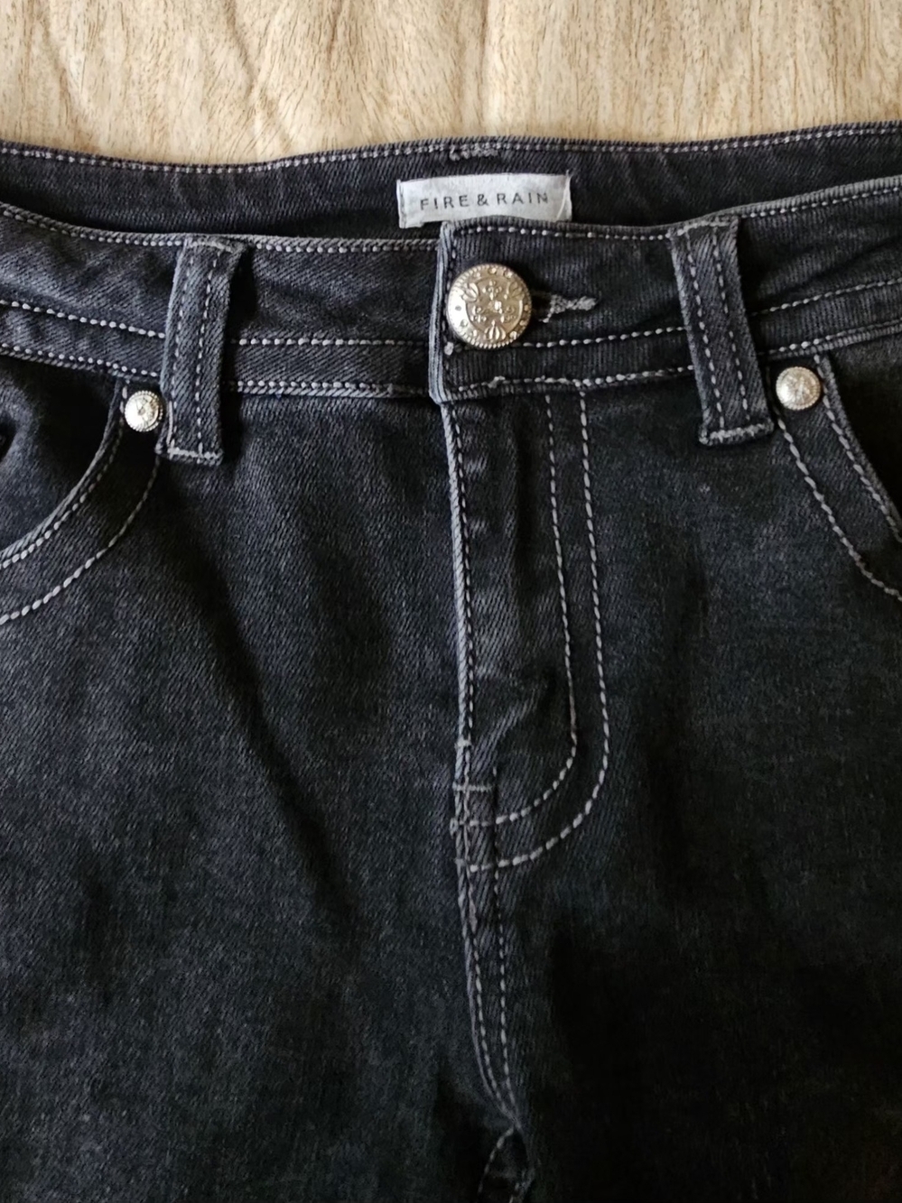 ​Fire & Rain Y2K Black Flare Jeans Angel Wing Rhinestone Pockets Size 11 - Picture 3 of 16